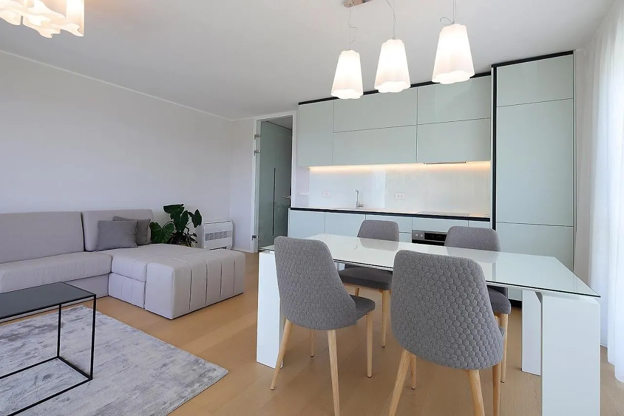 New Apartment With Swimming Pool Near The Beach Ičići