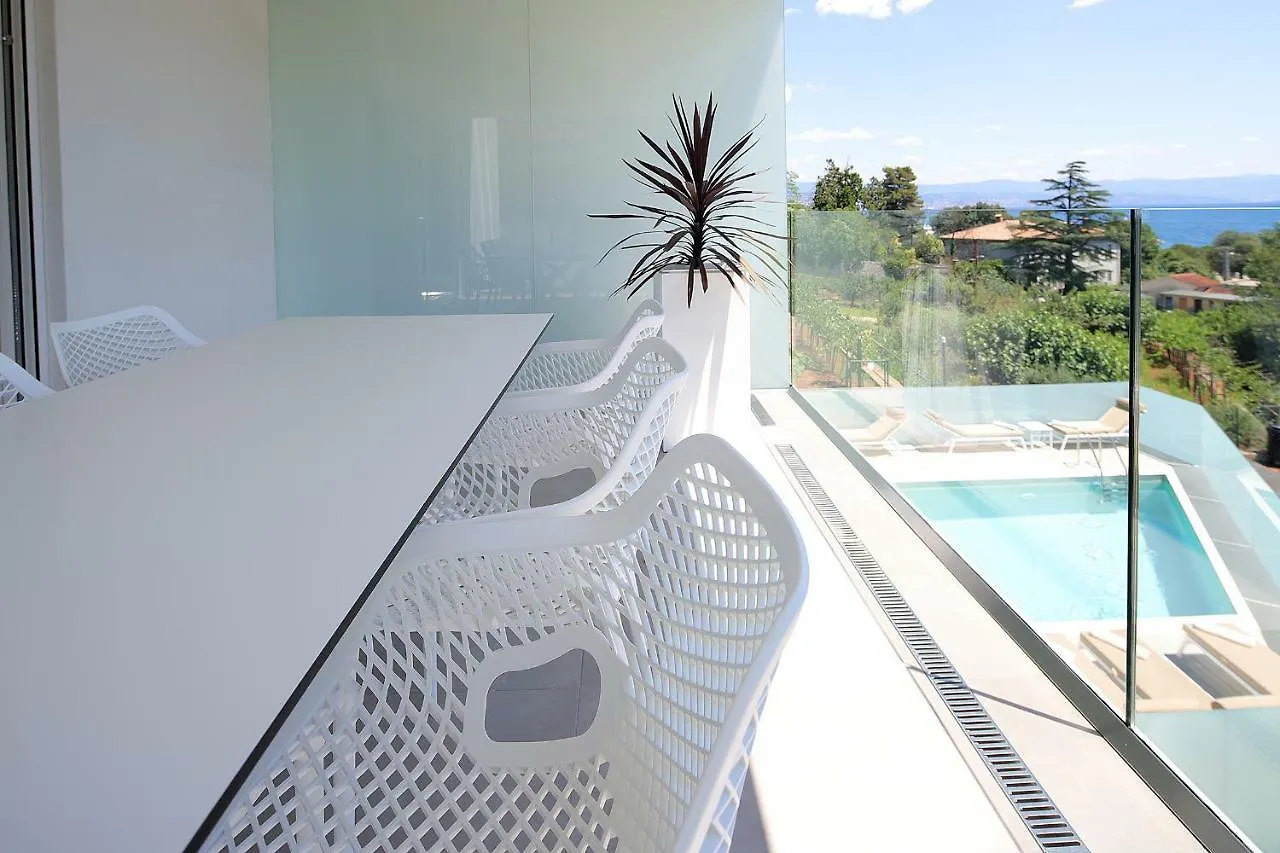 New Apartment With Swimming Pool Near The Beach Ičići