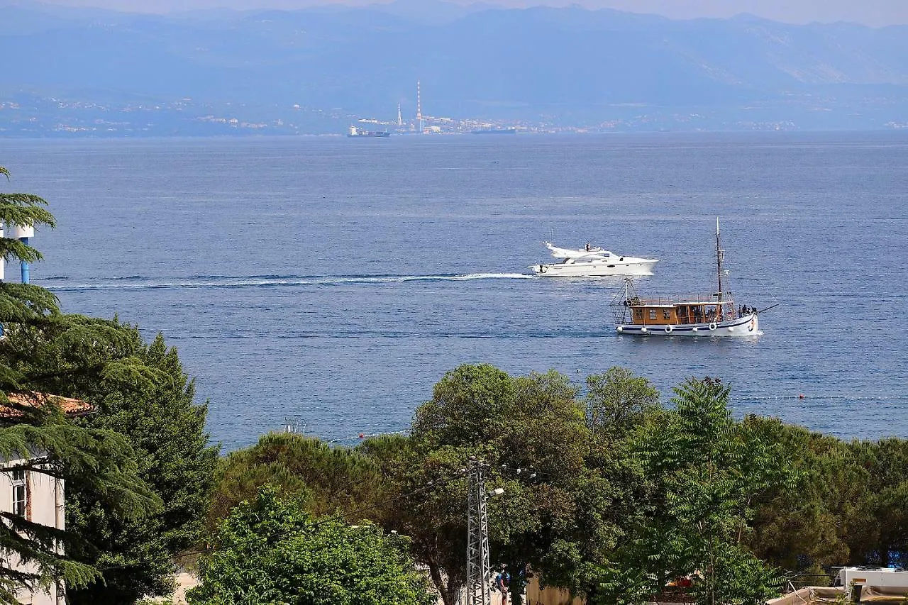 New Apartment With Swimming Pool Near The Beach Ičići