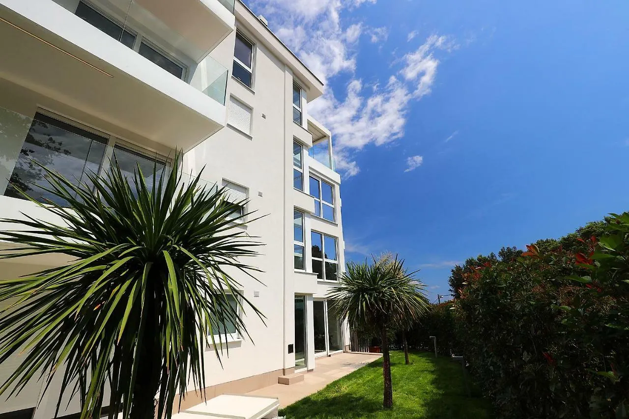 New Apartment With Swimming Pool Near The Beach Ičići